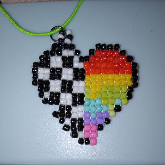 Handmade beaded colorful black and white checkered heart pendant necklace - Picture 8 of 9